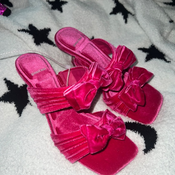 Gianni Bini Pandorah Velvet Bow Square Toe Dress Sandal - Picture 2 of 3